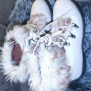Wanted fur boots barely worn